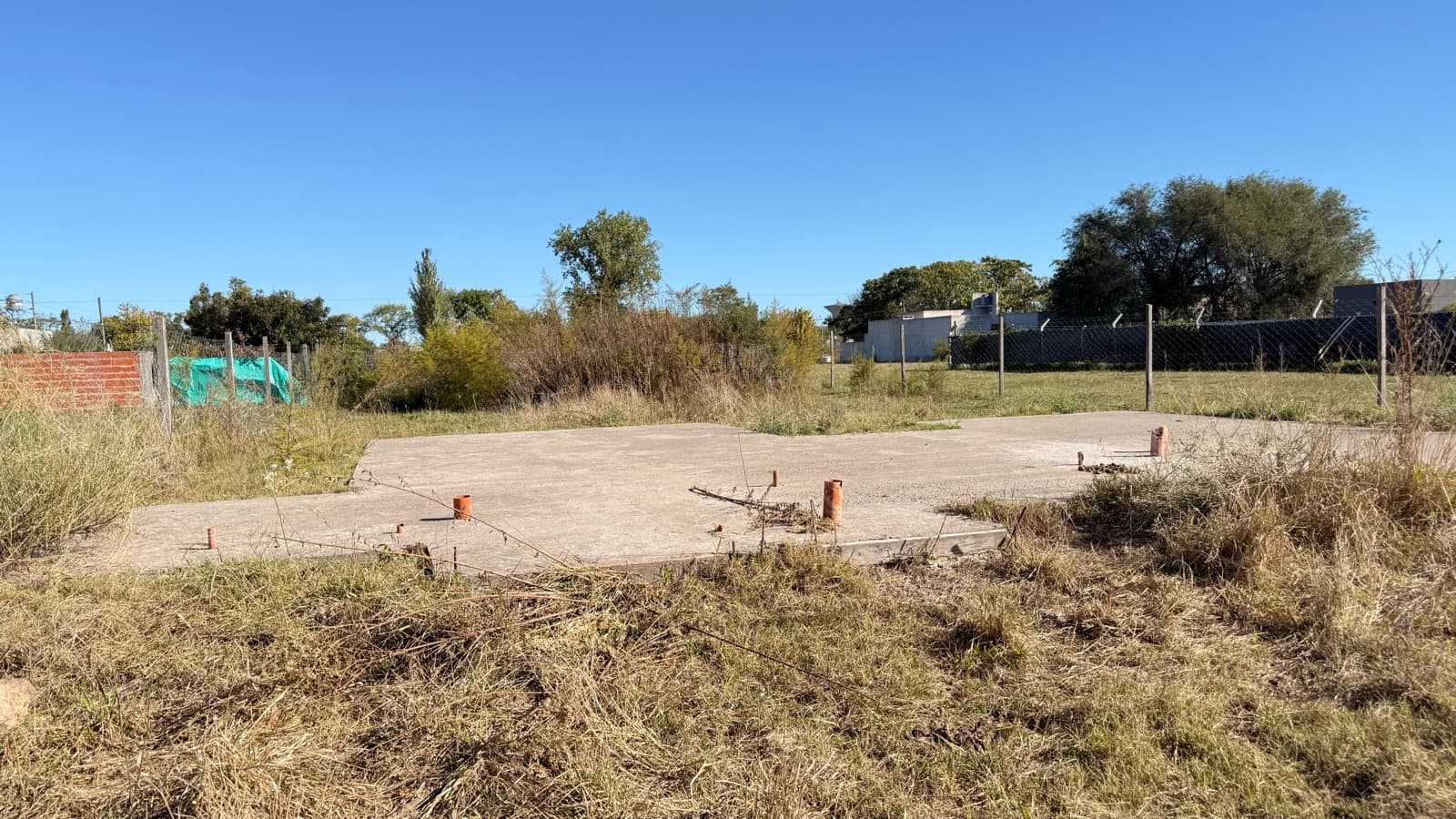 Located in a rapidly growing area, this lot represents an ideal opportunity both to build your own home and to make a forward-thinking investment.