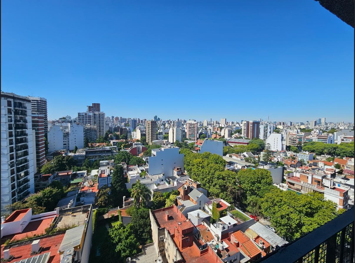 Apartment for Sale in Colegiales: 3-Room Apartment with Parking Space