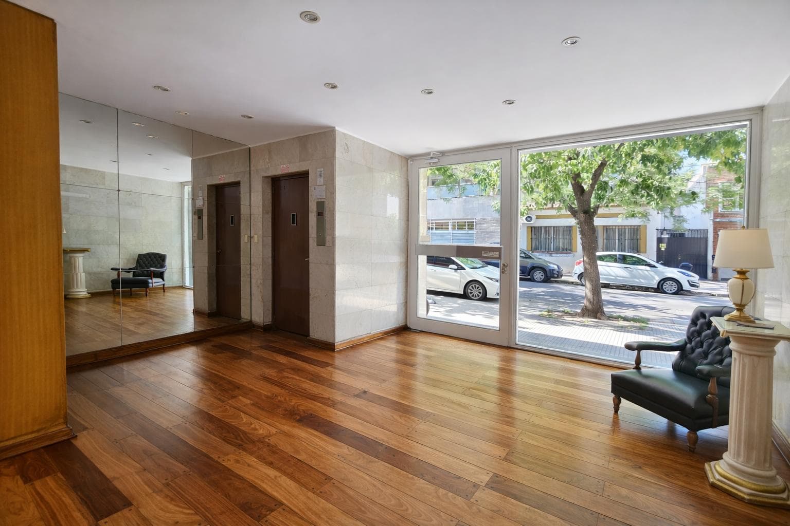 Apartment for Sale in Colegiales: 3-Room Apartment with Parking Space