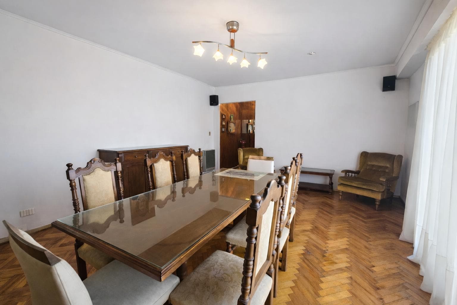 Apartment for Sale in Colegiales: 3-Room Apartment with Parking Space