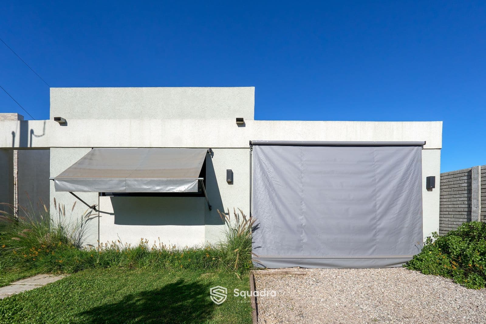 FOR SALE - 2-bedroom house with pool, porch, and garden - Altos de Piñero. MORTGAGE ELIGIBLE.