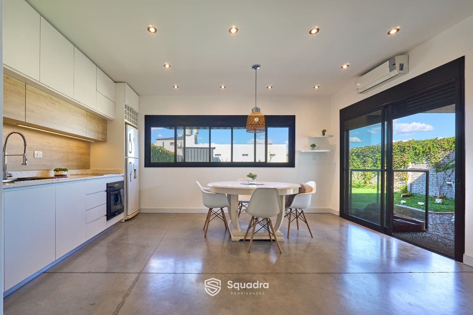 FOR SALE - 2-bedroom house with pool, porch, and garden - Altos de Piñero. MORTGAGE ELIGIBLE.