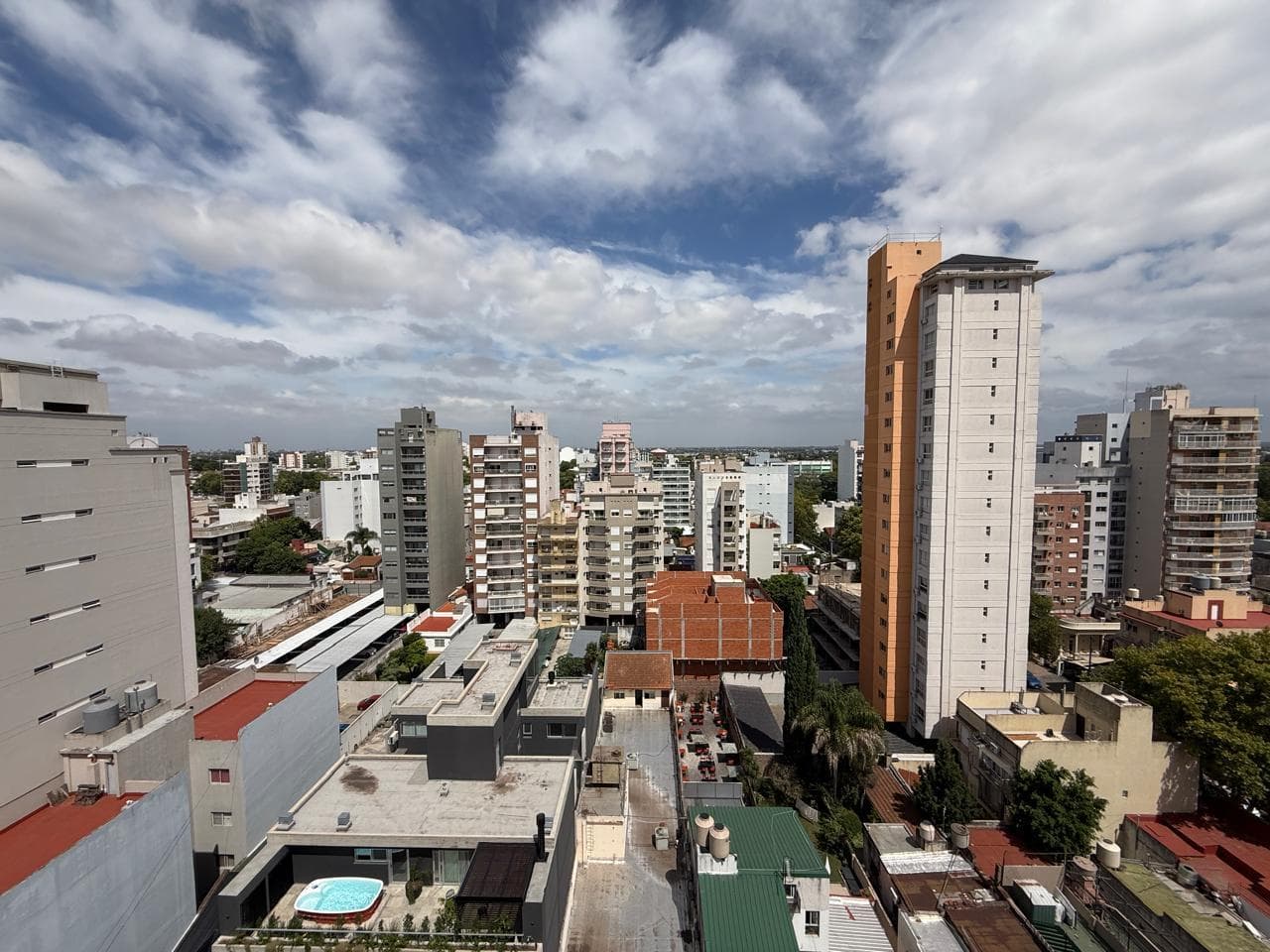 4-room apartment with balcony and garage in Villa Ballester; upper floor; low maintenance fees