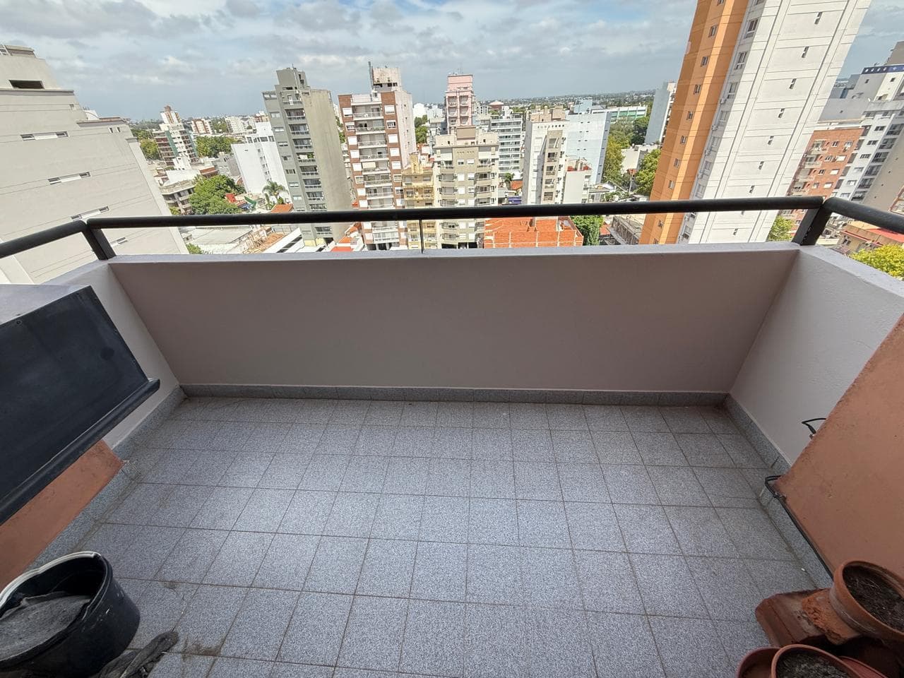 4-room apartment with balcony and garage in Villa Ballester; upper floor; low maintenance fees