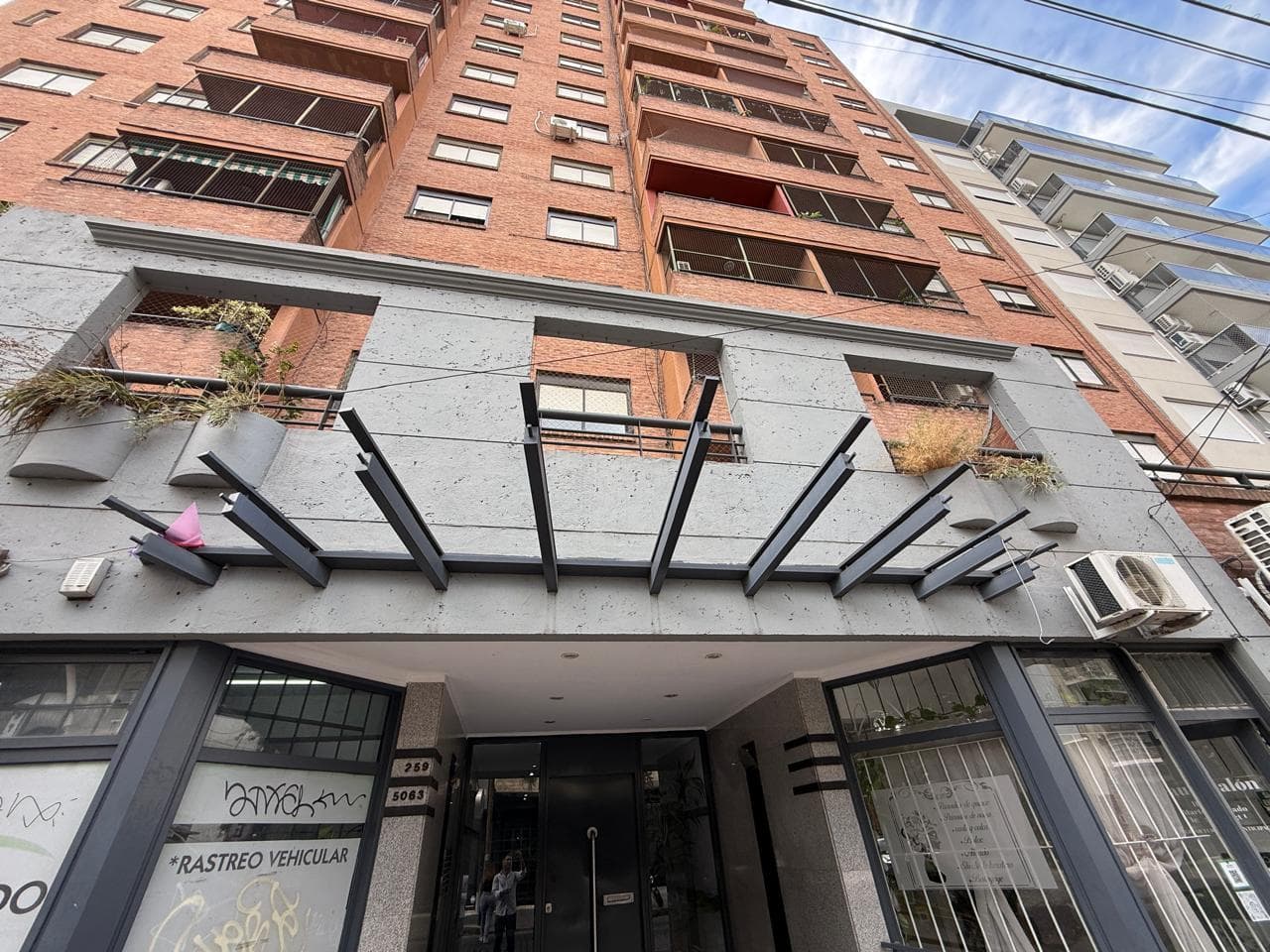4-room apartment with balcony and garage in Villa Ballester; upper floor; low maintenance fees