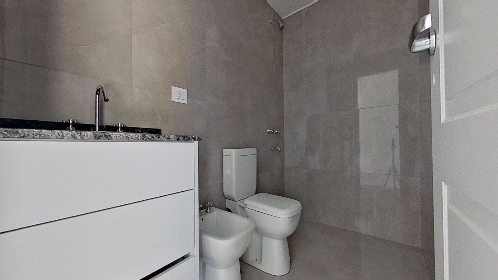 BRAND-NEW 2-ROOM APARTMENT FOR SALE WITH BALCONY IN DOWNTOWN AVELLANEDA