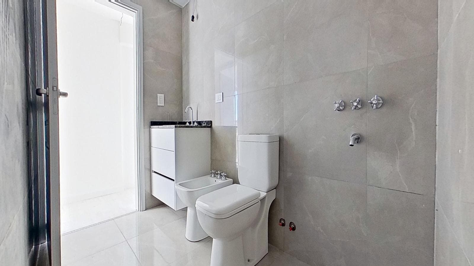 BRAND-NEW 2-ROOM APARTMENT FOR SALE WITH BALCONY IN DOWNTOWN AVELLANEDA