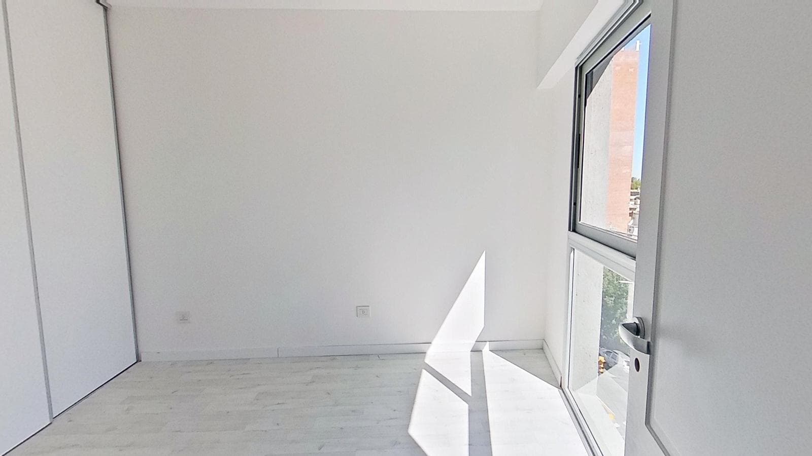 BRAND-NEW 2-ROOM APARTMENT FOR SALE WITH BALCONY IN DOWNTOWN AVELLANEDA