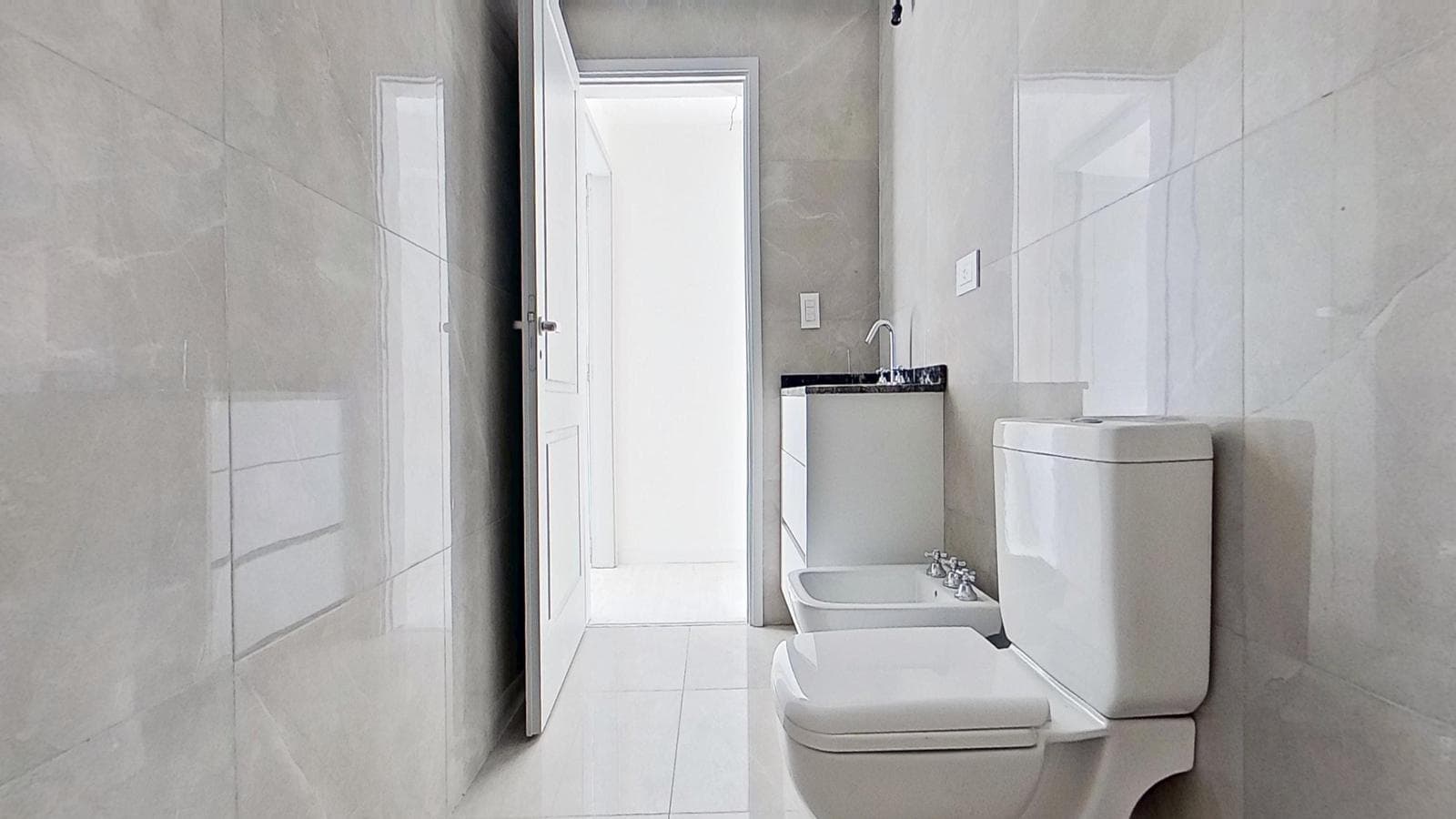 BRAND-NEW 2-ROOM APARTMENT FOR SALE WITH BALCONY IN DOWNTOWN AVELLANEDA