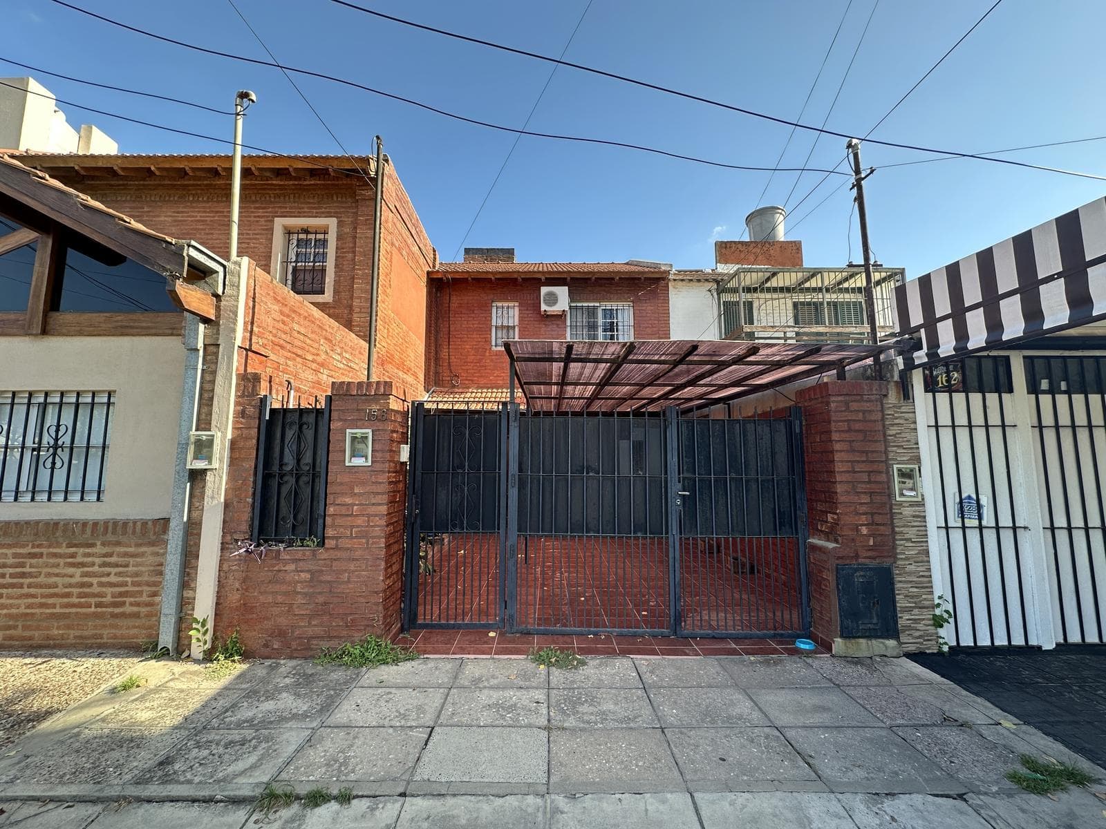 3-bedroom duplex for sale, with a patio and grill. Downtown Campana