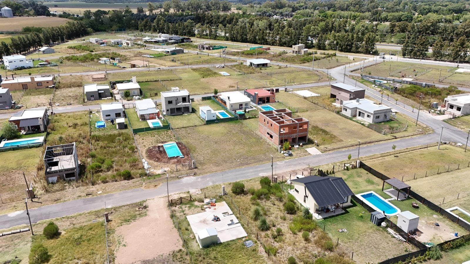 Lot for Sale No. 44 in the Cardales Chico neighborhood, measuring 360 m². Occupied and deeded. No maintenance fees.