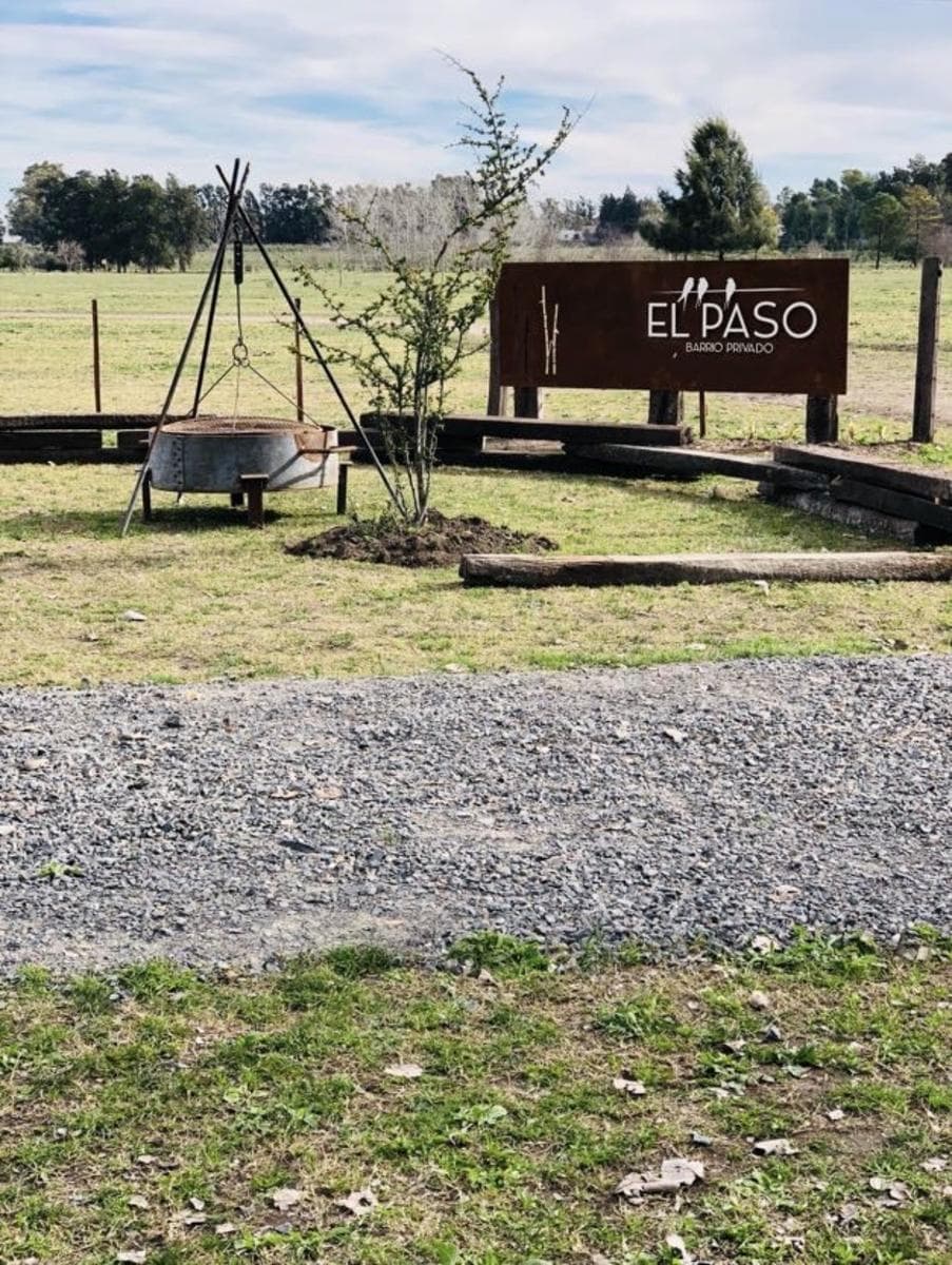 Large lot in the El Paso - Del Viso gated community