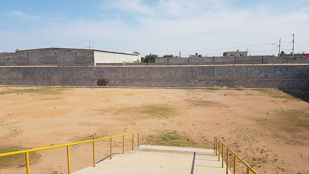 Commercial Land for Rent in R. Almada, $30,000 (excluding VAT)