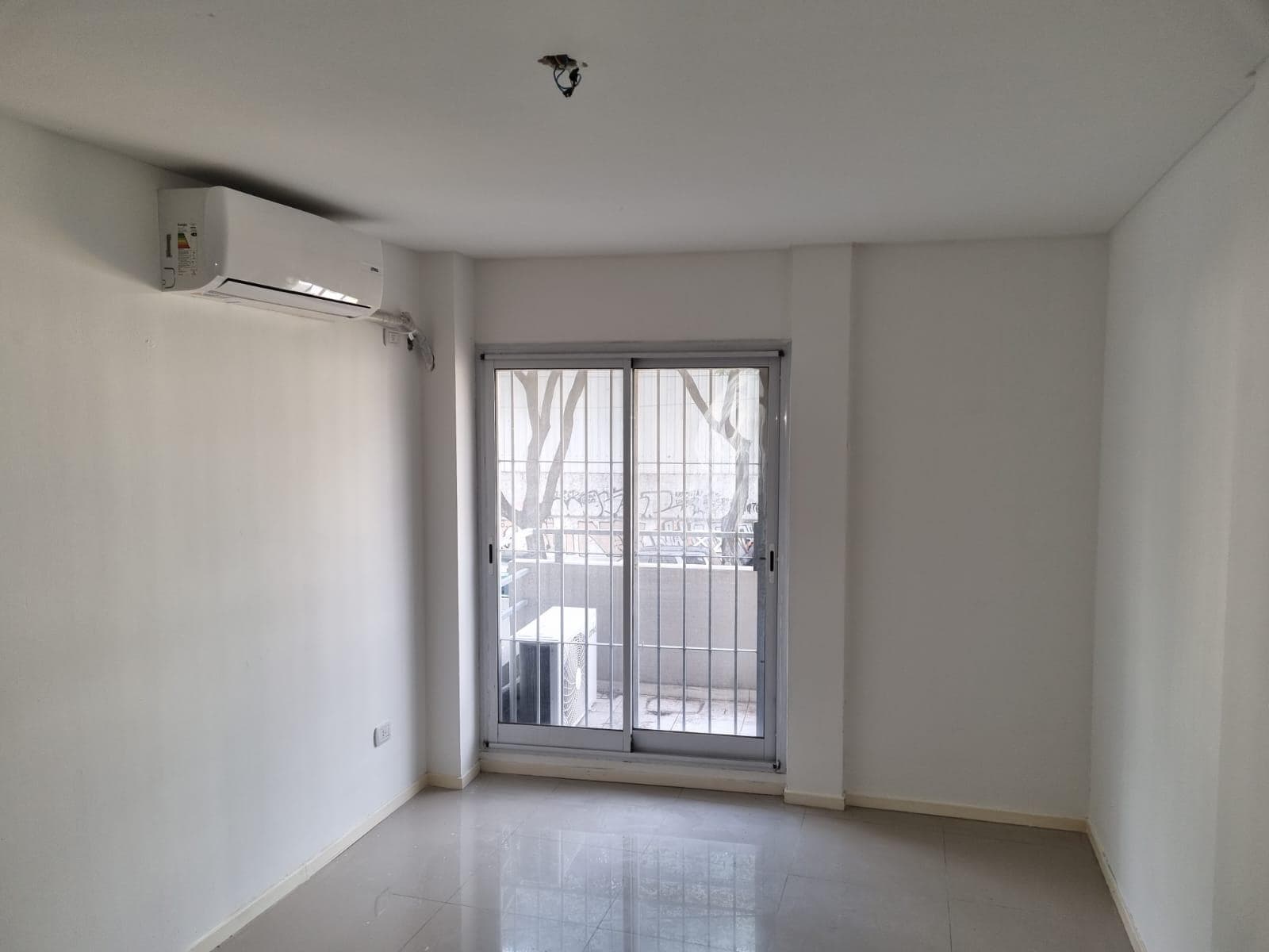 STUDIO APARTMENT. BALCONY. IN EXCELLENT CONDITION. PARQUE CHAS
