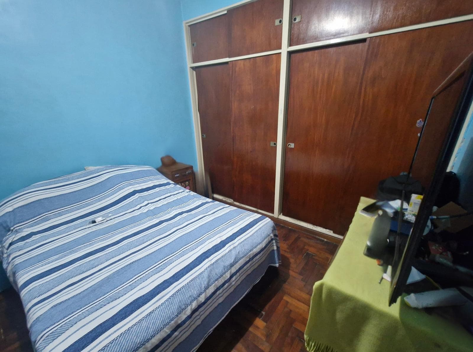 5-Room House for Sale in Caseros - Multi-Family Property with Commercial Space and Apartments