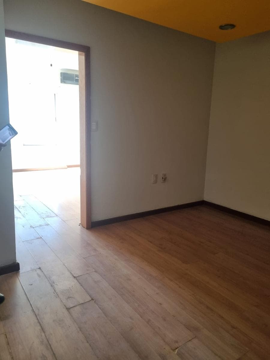 Casa con 3 Niveles en Arboledas de Ibarrilla (aun lado de la Marina)