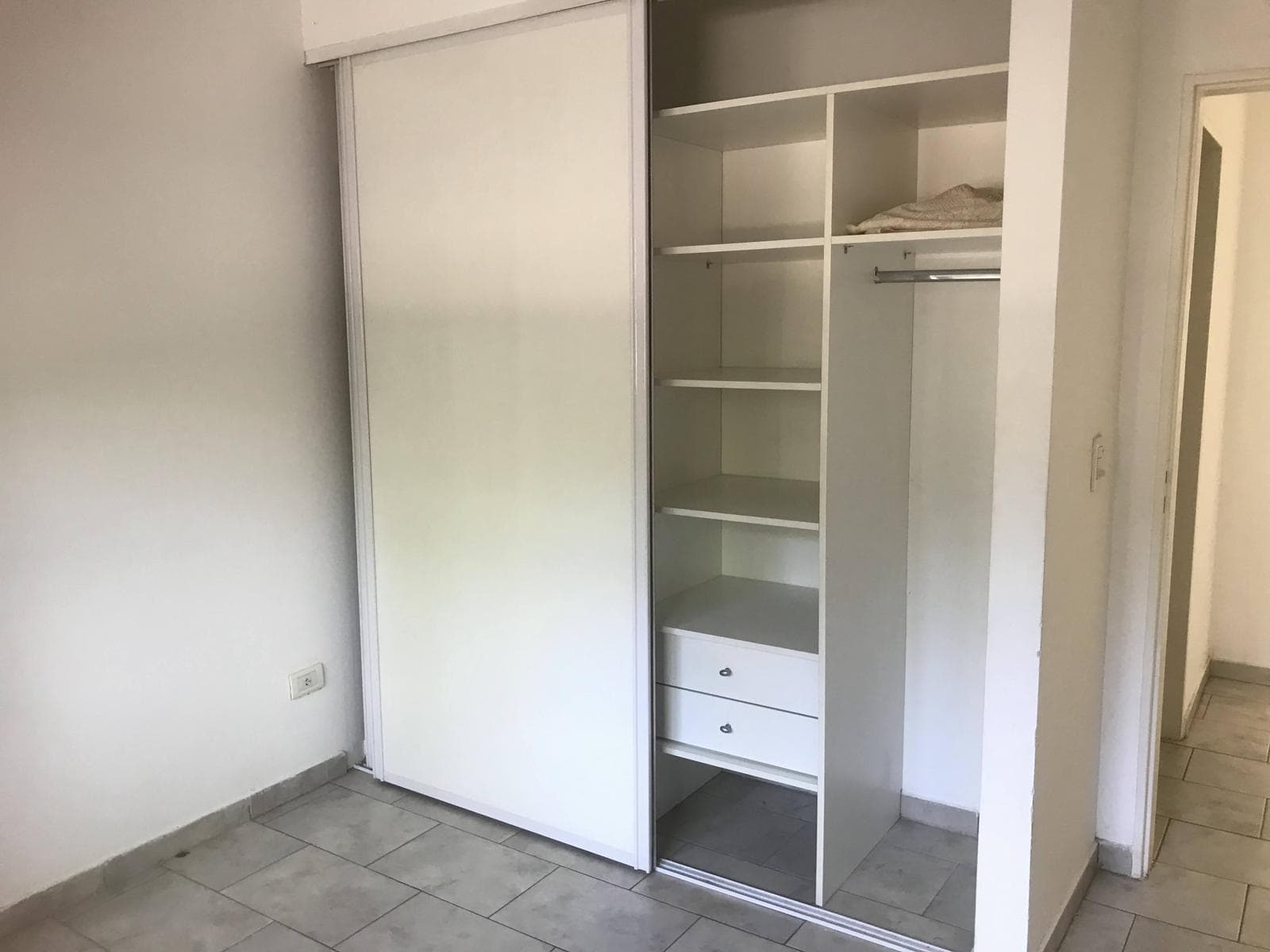 Apartment in Manuel Alberti, 2 bedrooms, 1 bathroom, ground floor, with garden, credit available.