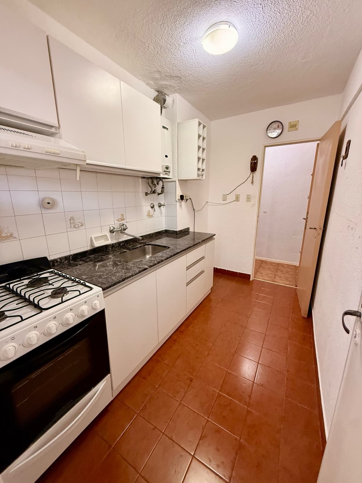 Apartment with 3 spacious bedrooms, low property taxes
