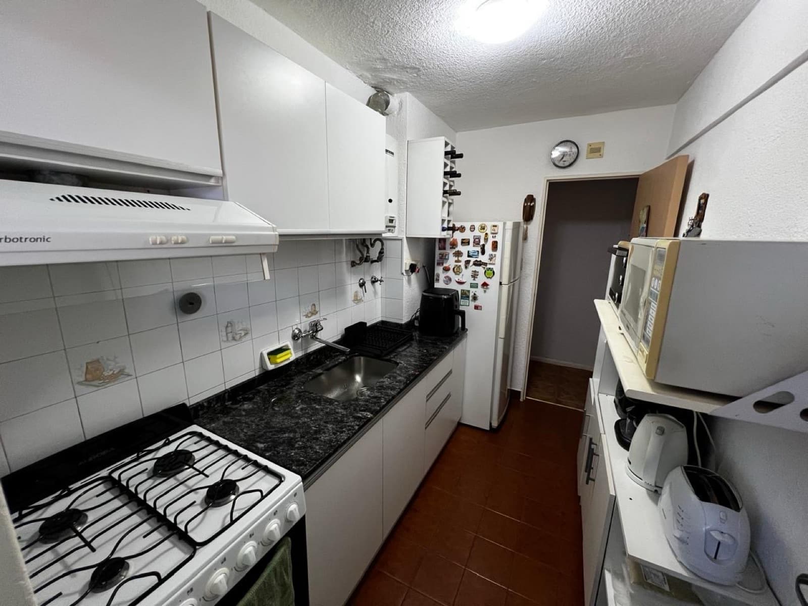 Apartment with 3 spacious bedrooms, low property taxes