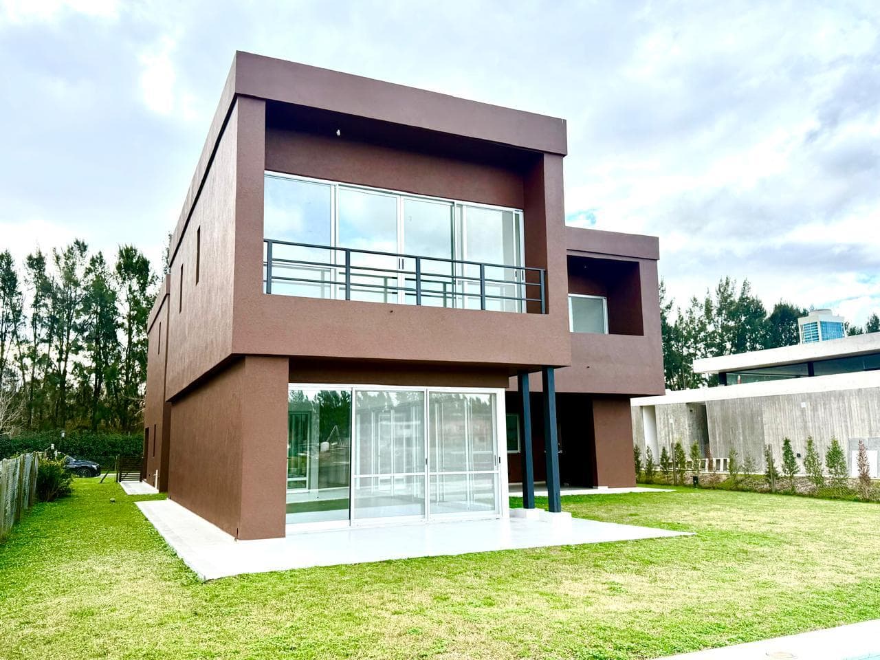 Brand-new house on the river | 5 suites | pool and barbecue | Barrio Náutico San Juan, Tigre