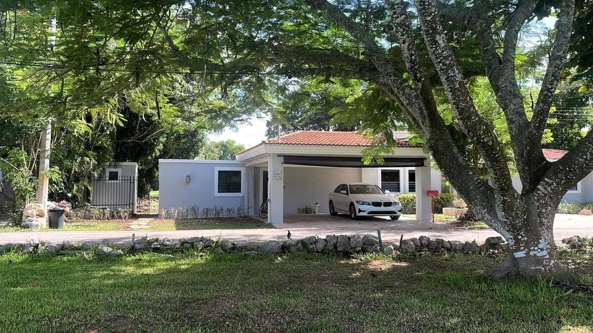 Furnished One-Story Residence Across from La Ceiba Golf Course