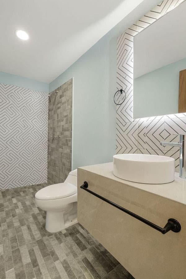 HOUSE FOR SALE IN LAZARO CARADENAS