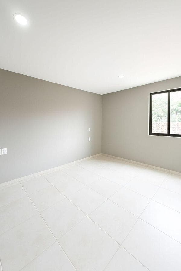 HOUSE IN A SMALL PRIVATE SUBDIVISION FOR SALE