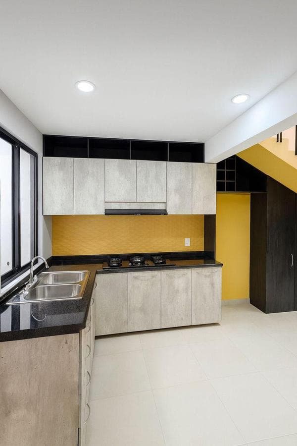 HOUSE IN A SMALL PRIVATE SUBDIVISION FOR SALE