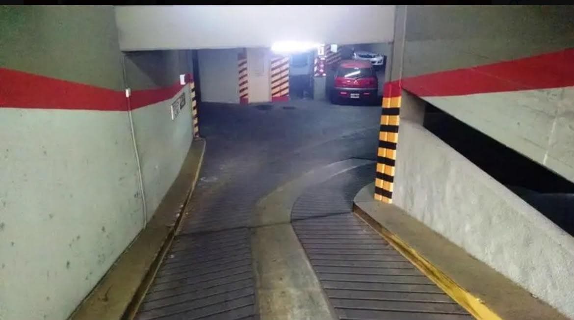 URGENT: FOR SALE/FINANCING AVAILABLE FOR A GARAGE IN DOWNTOWN ADROGUE