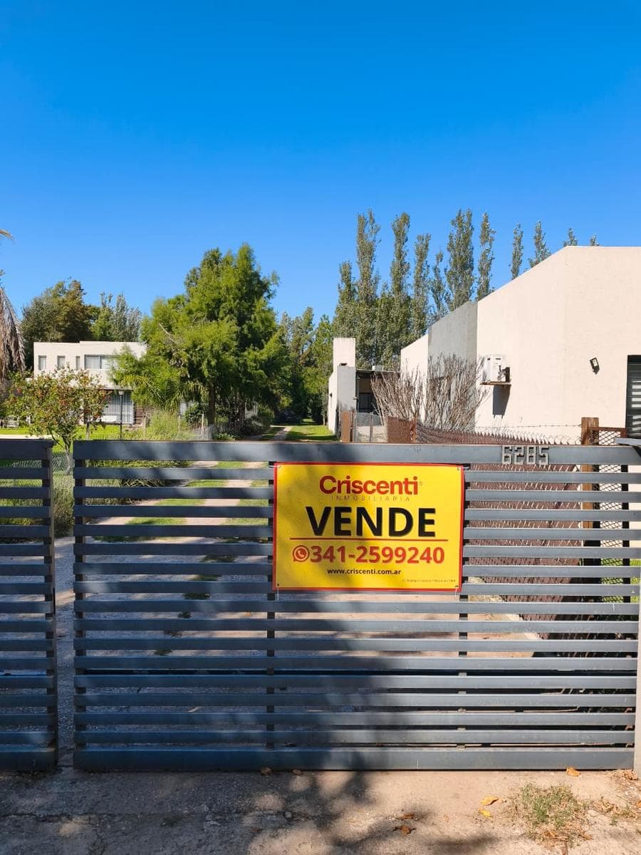 House in Funes, with private yard. Privacy and trees