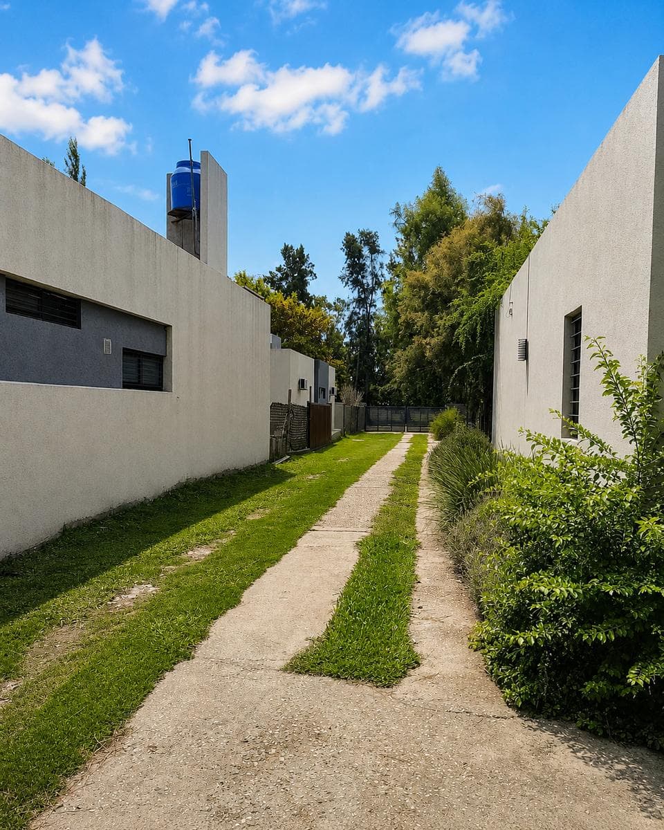 Studio apartment for sale in Funes | 1,484 m² of wooded land within the property