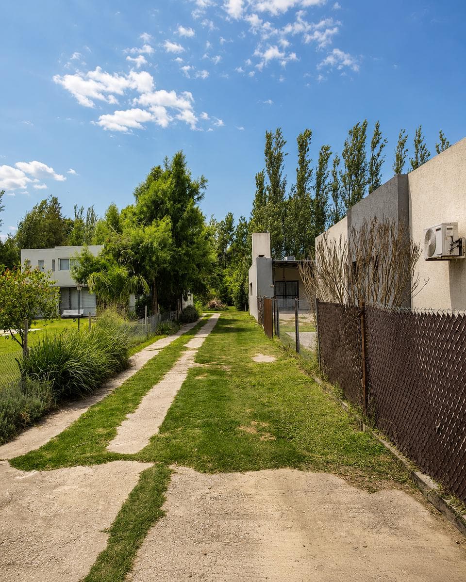 Studio apartment for sale in Funes | 1,484 m² of wooded land within the property