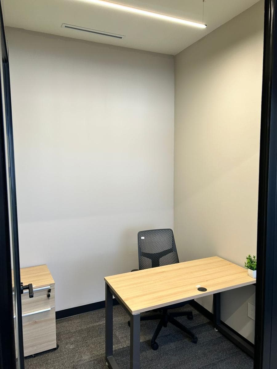 FULLY FURNISHED OFFICE FOR RENT