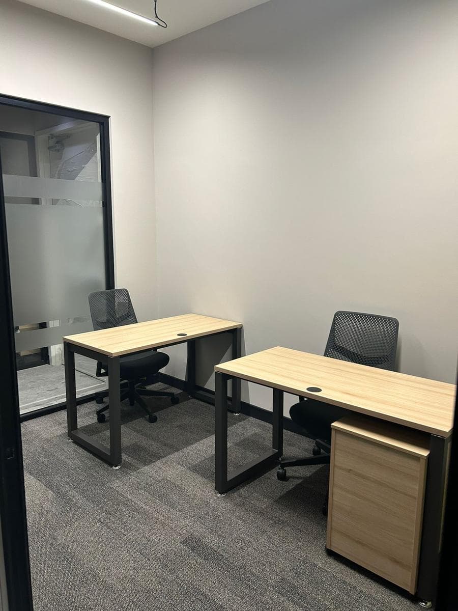 FULLY EQUIPPED AND FURNISHED OFFICE