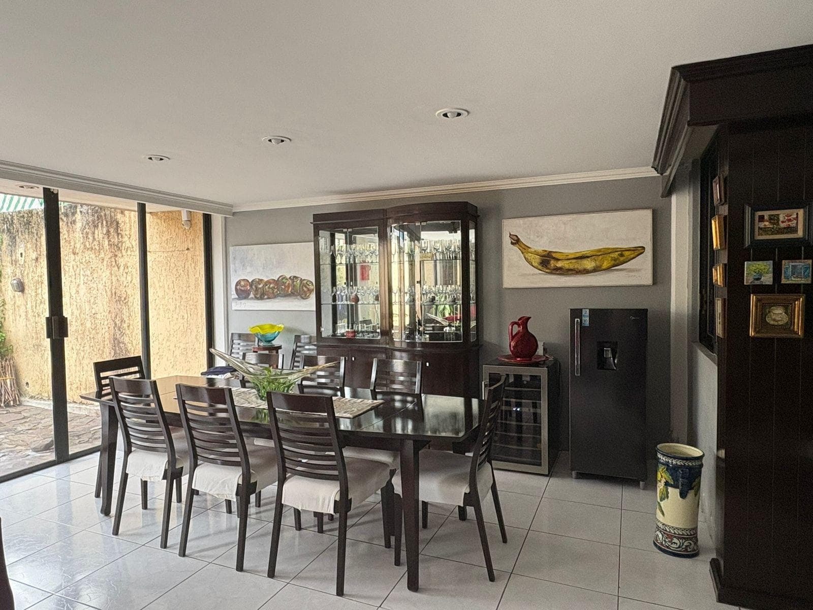 House with a bedroom on the ground floor and an apartment with separate entrance.