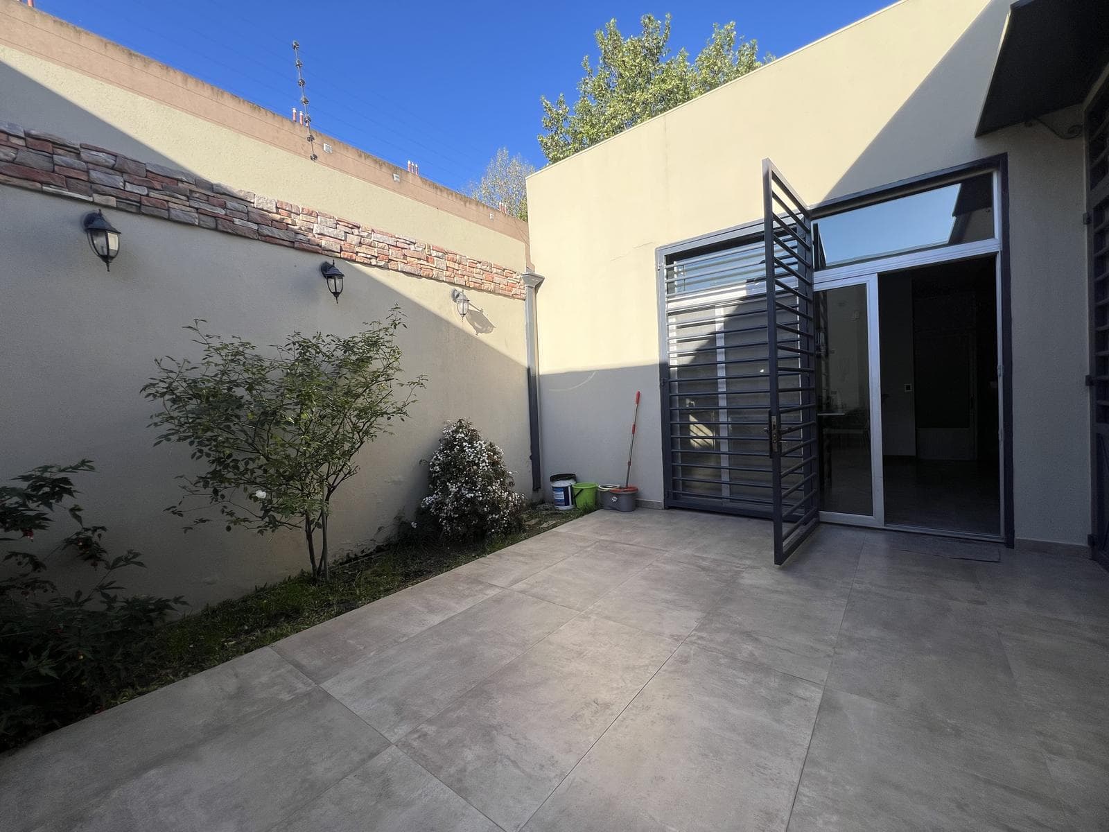4-room house for sale in Bernal with a pool; eligible for a mortgage
