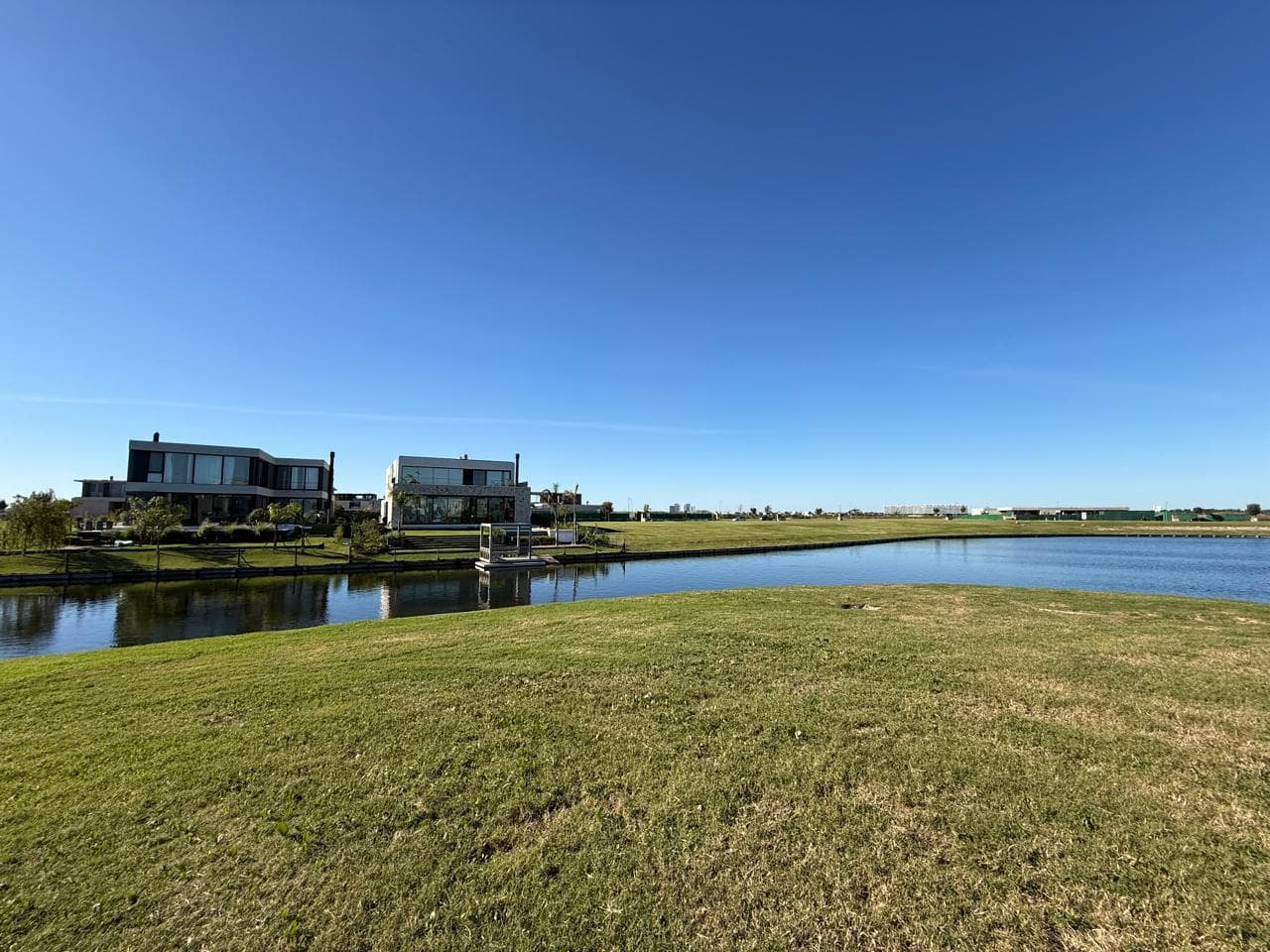 Land for sale near the lagoon. Los Puentes neighborhood. Nordelta