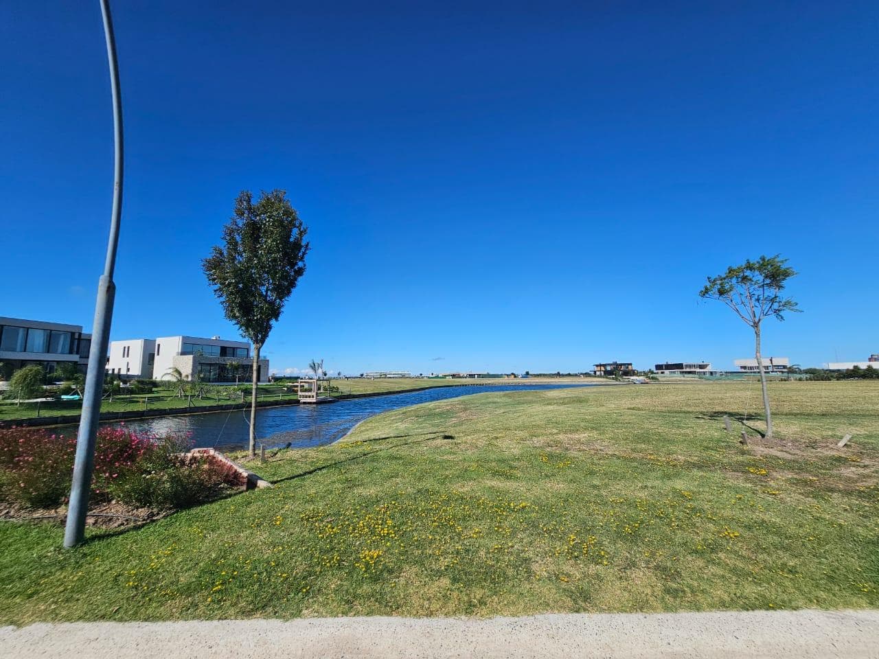 Land for sale near the lagoon. Los Puentes neighborhood. Nordelta