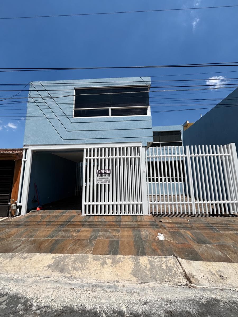 3-Story House for SALE - Colonia Satélite, SOUTH AREA of Monterrey - 4 Bedrooms + Office