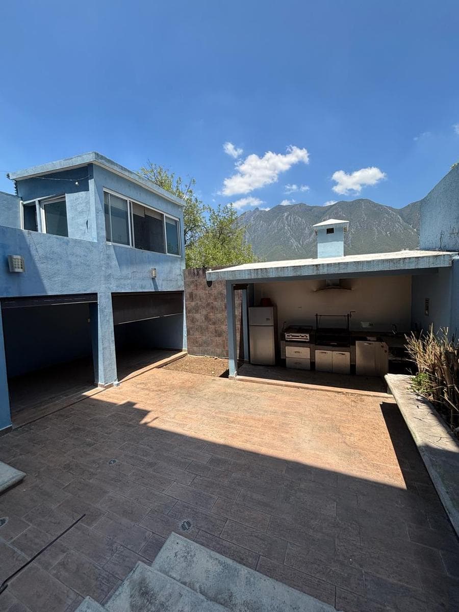 3-Story House for SALE - Colonia Satélite, SOUTH AREA of Monterrey - 4 Bedrooms + Office