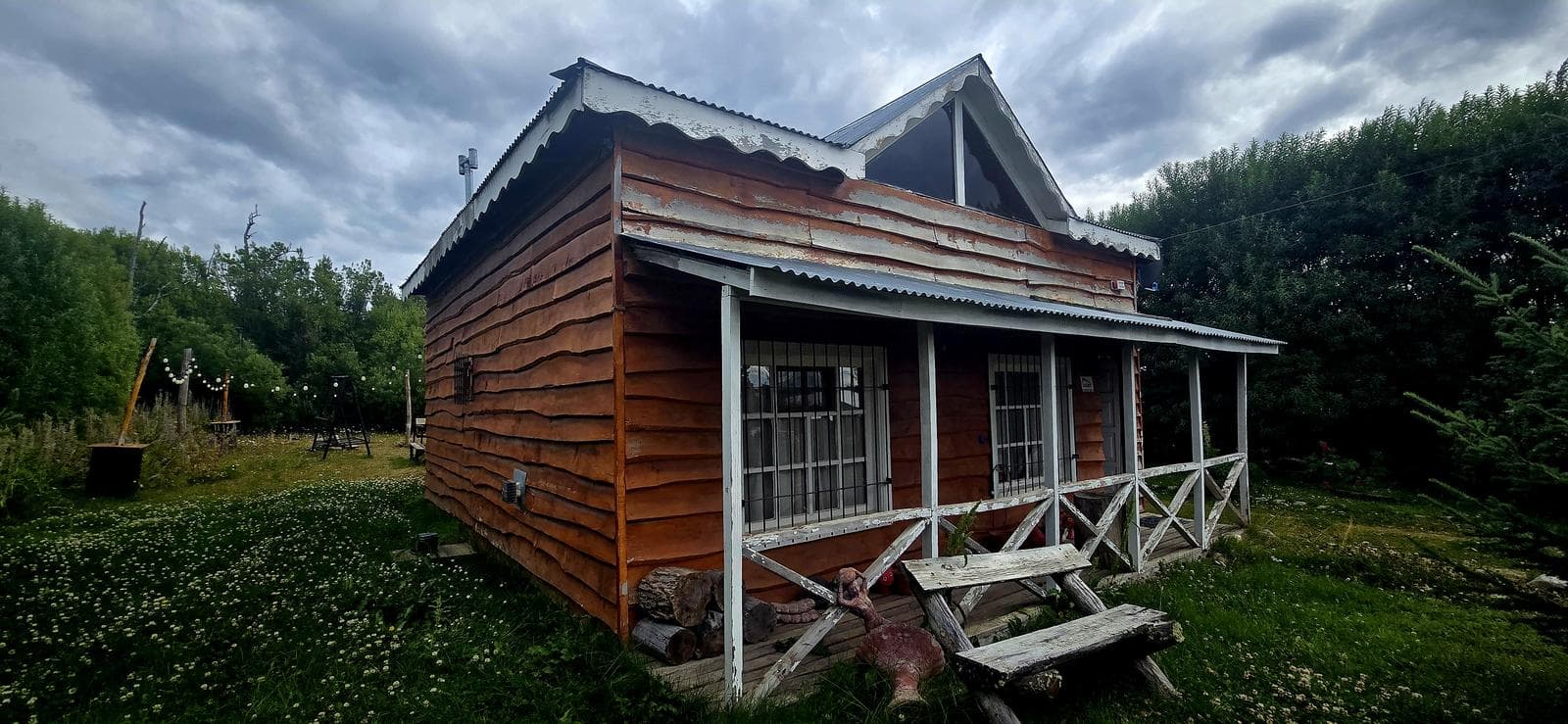 Main house detached cabin on an 800 m² lot – Tolhuin | 2 blocks from Route 1