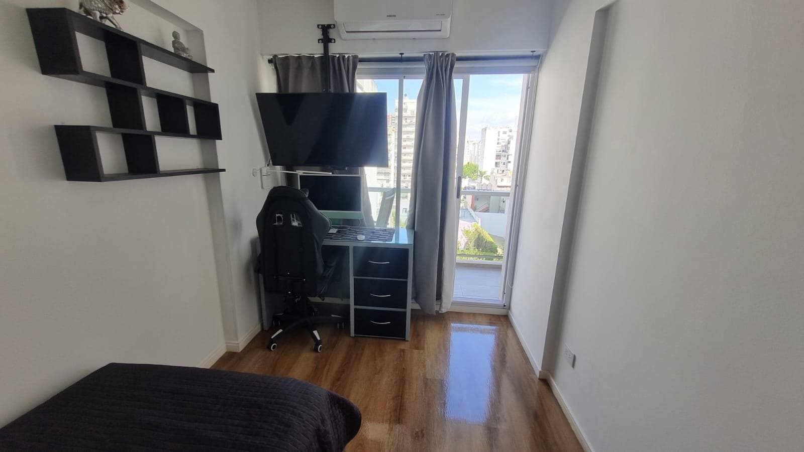 3-Room Apartment Facing the Street in Caballito Norte