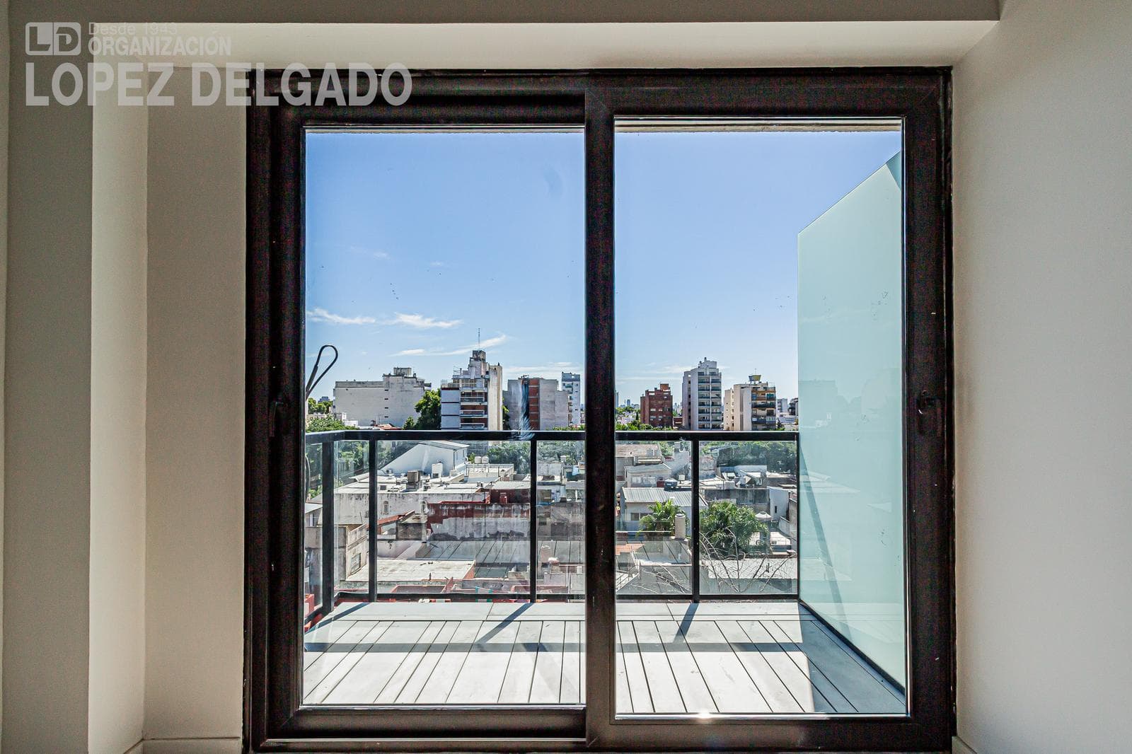 Brand-new 1-bedroom apartment on the front line in Villa del Parque