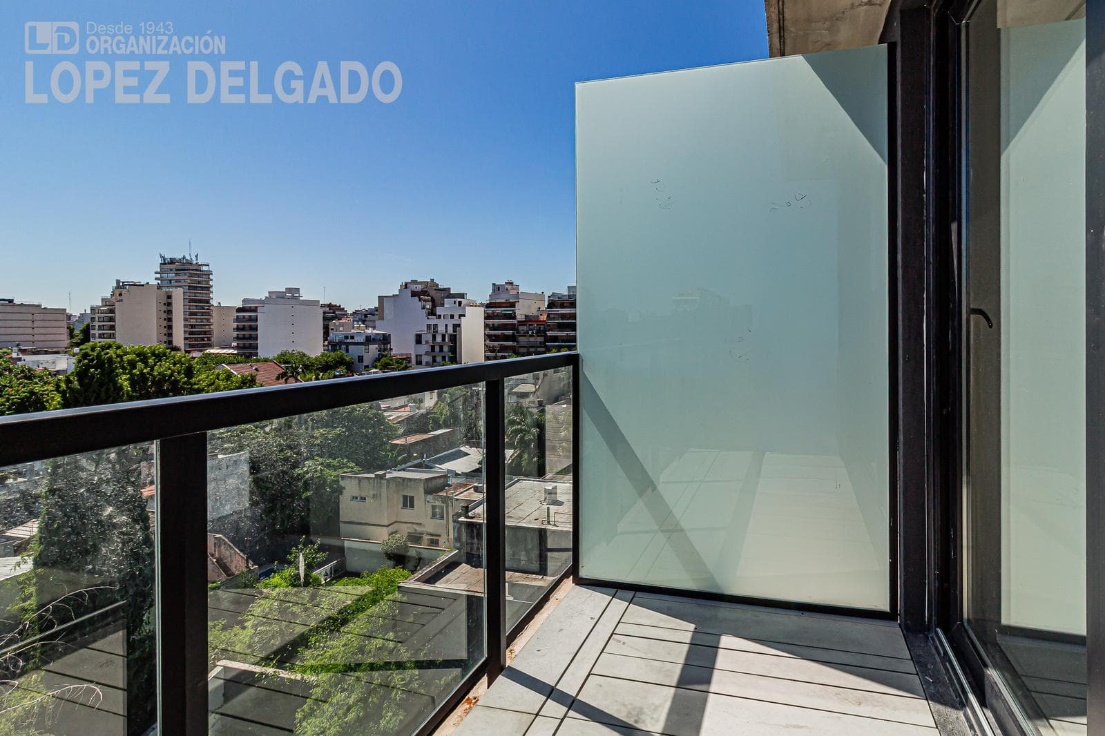 Brand-new 1-bedroom apartment on the front line in Villa del Parque