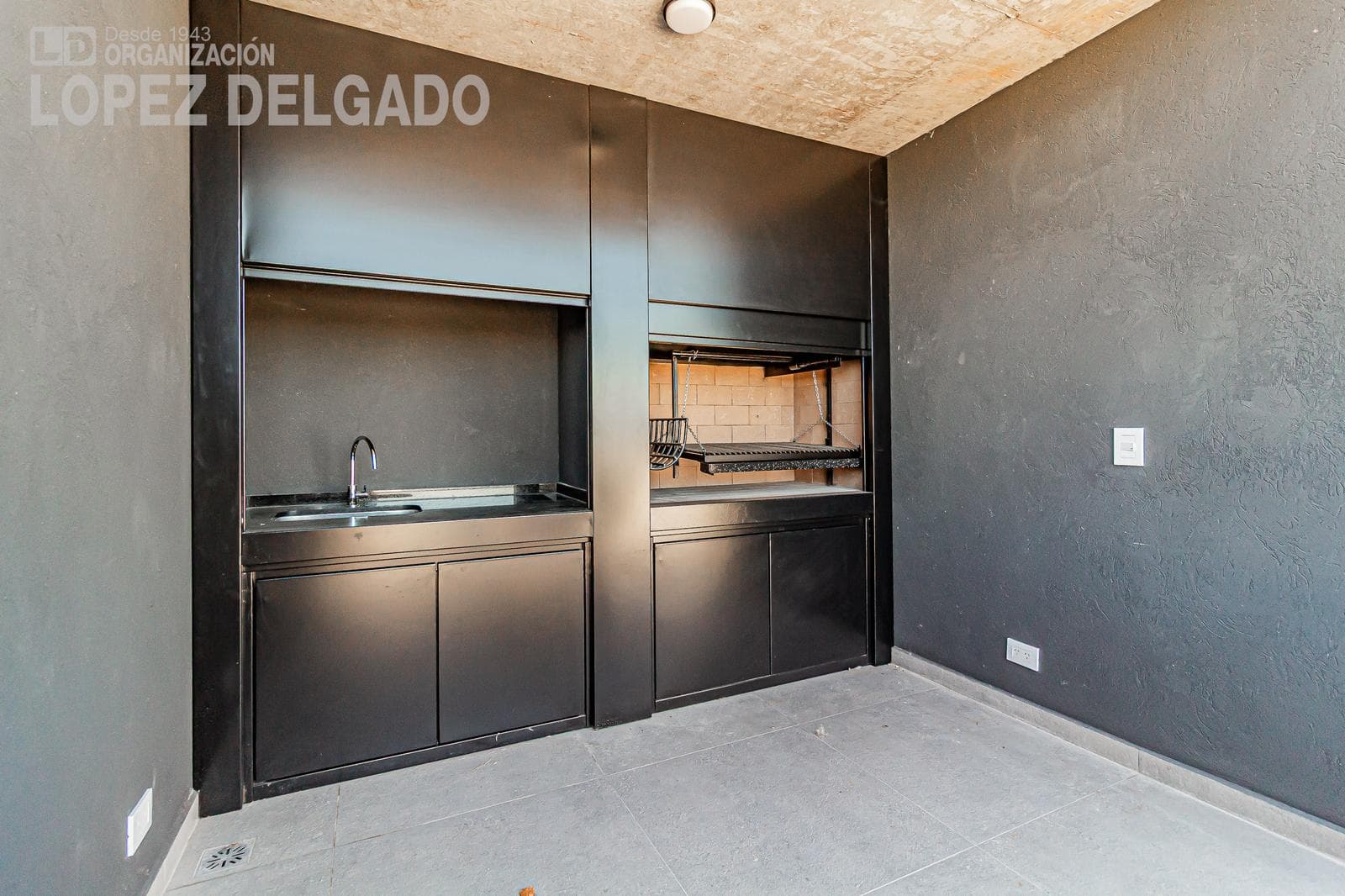 Brand-new 1-bedroom apartment on the front line in Villa del Parque