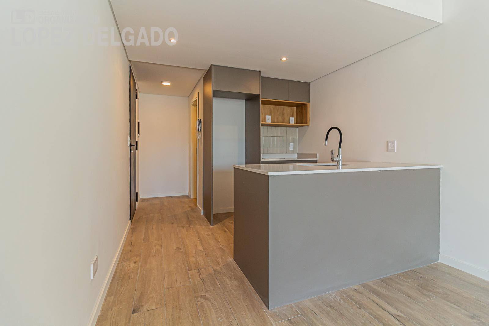 Brand-new 1-bedroom apartment on the front line in Villa del Parque
