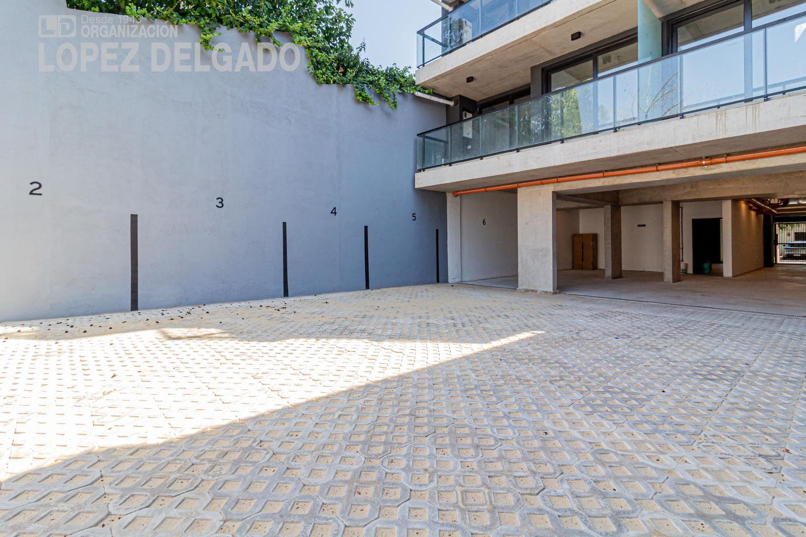 Brand-new 1-bedroom apartment on the front line in Villa del Parque
