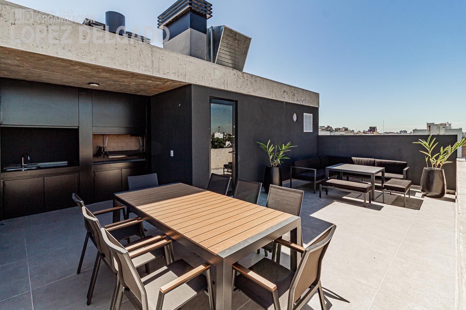 Brand-new 1-bedroom apartment on the front line in Villa del Parque