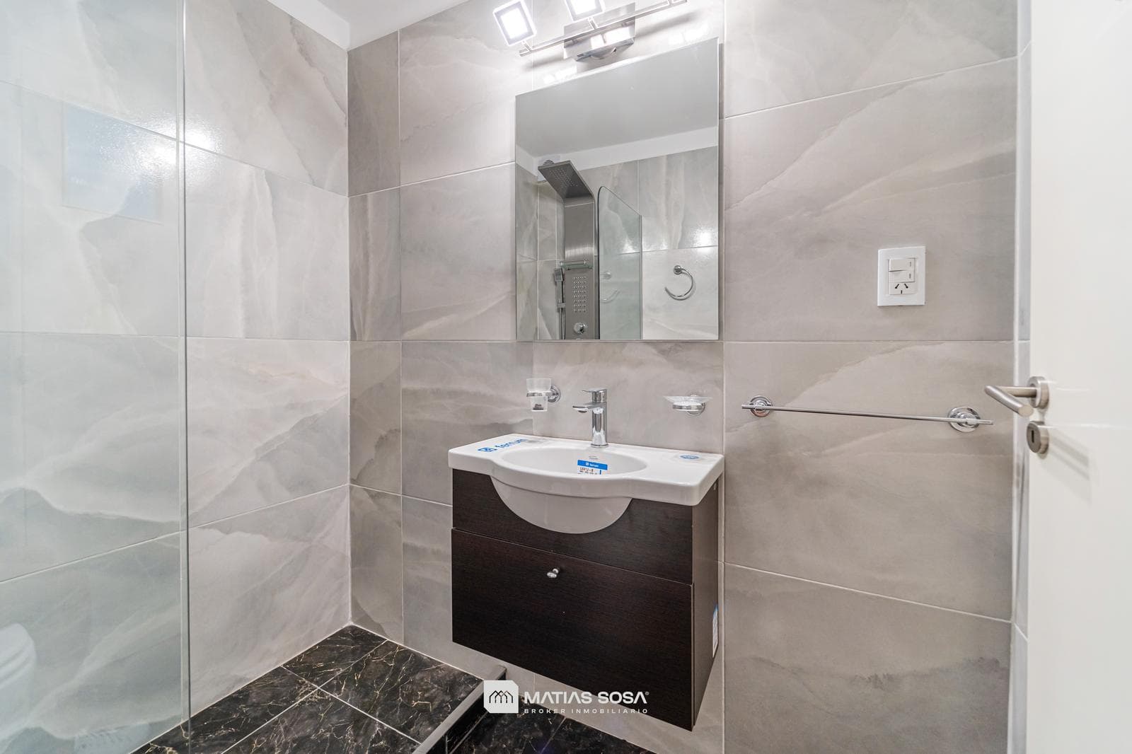 For Sale - Apartment - 2-room apartment with maid's quarters - Renovated and furnished
