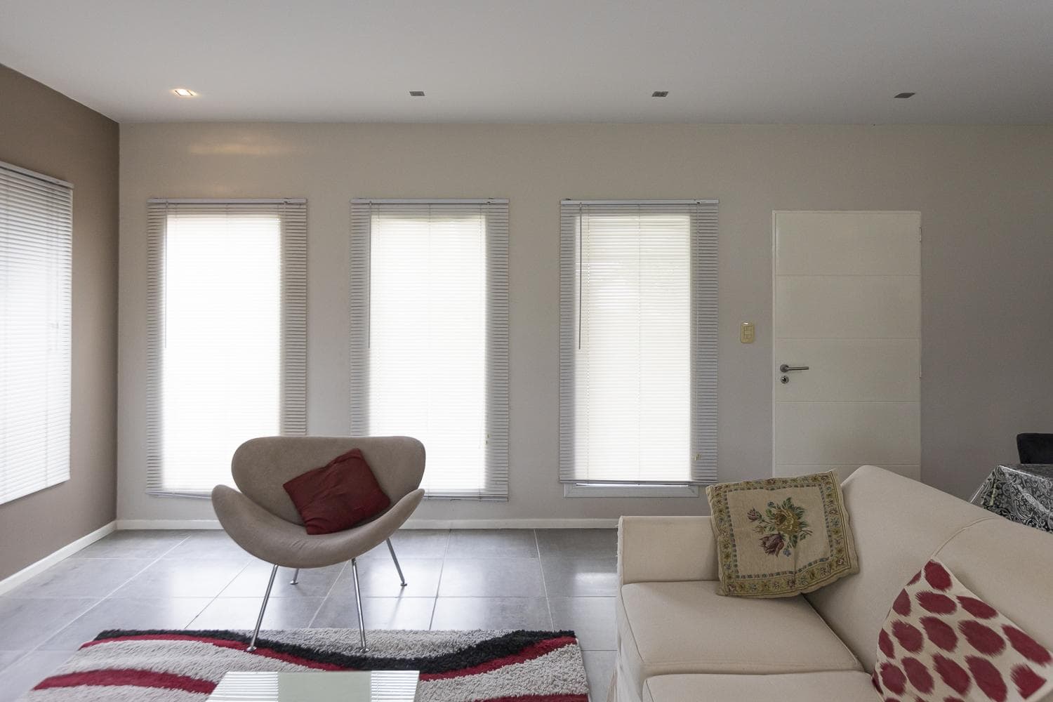 FOR SALE: 4-ROOM HOUSE in Malibu CANNING